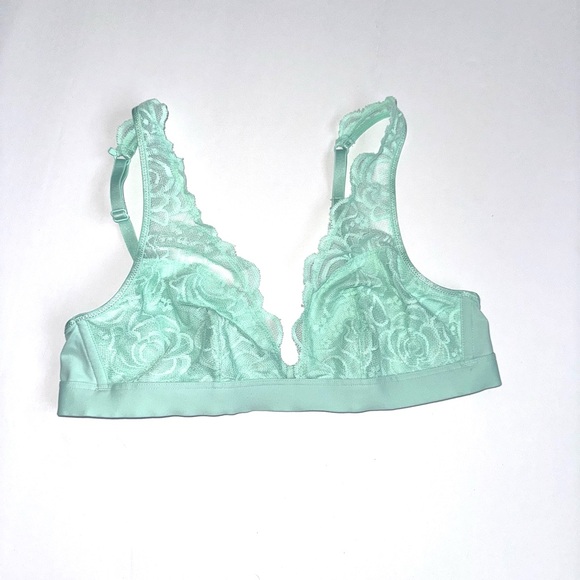 Victoria's Secret Light Green Lace Bralette - Picture 1 of 3